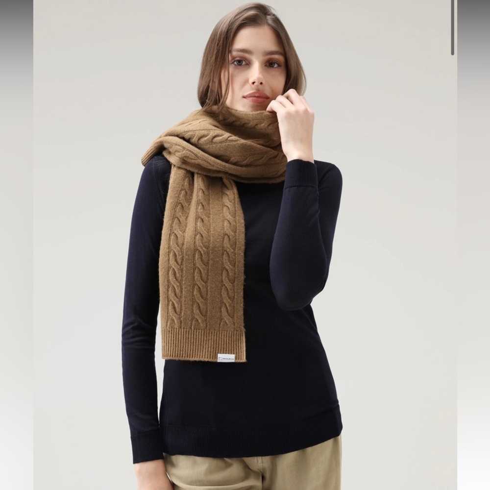 NWT Woolrich Nativa Cable Scarf